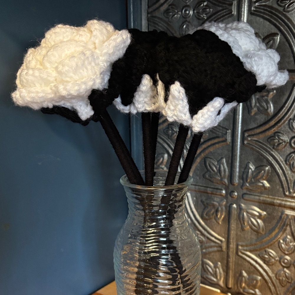 Crochet Goth Roses - Picture 3 of 3